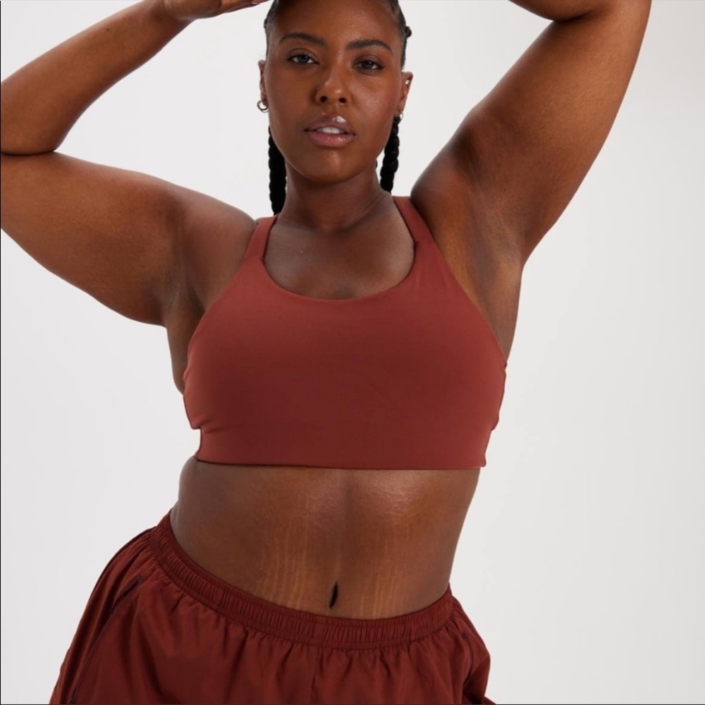 Girlfriend Collective Lou V Sports Bra in Sedona